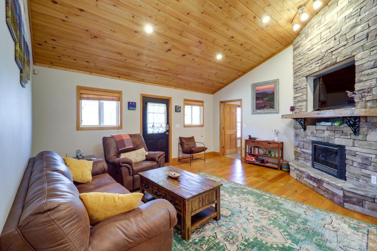 Pet-Friendly Spruce Pine Cabin With Private Fire Pit Exterior photo