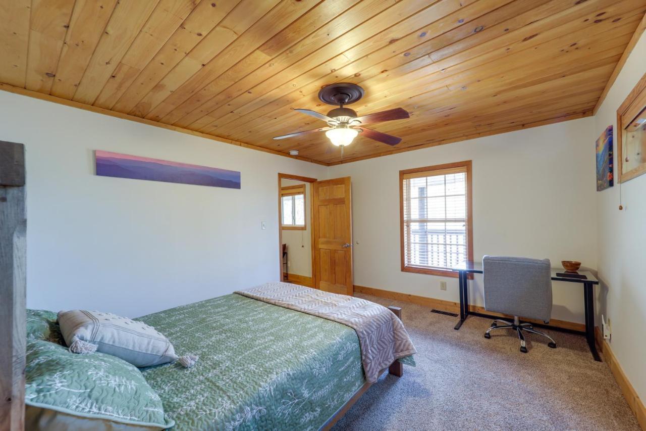 Pet-Friendly Spruce Pine Cabin With Private Fire Pit Exterior photo